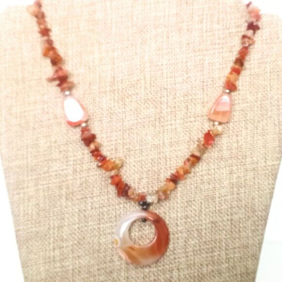 Vintage Orange Agate Chip Circle Pendant Necklace - Picture 4 of 7